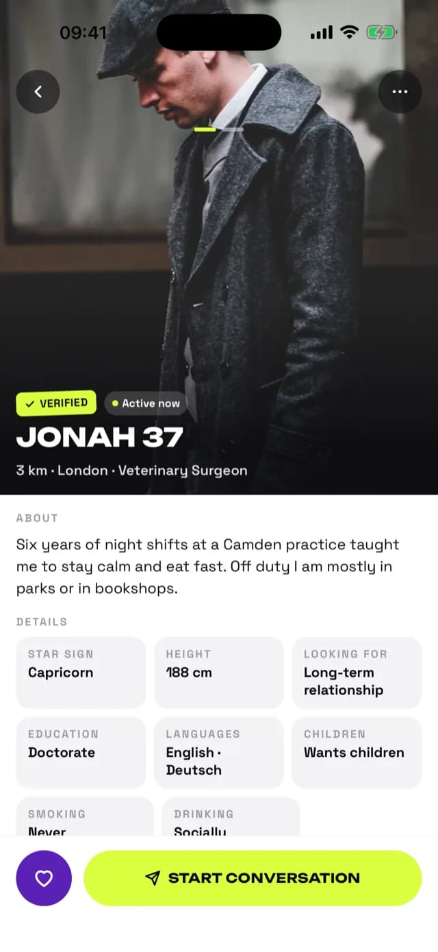 Profile screen: photo, age, distance, job, and the button that starts the conversation.